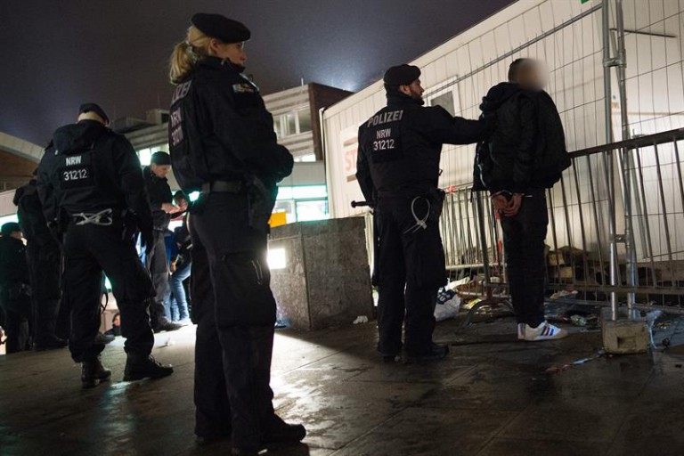 La Polic&iacute;a alemana detiene a uno de los agresores sexuales en Colonia.