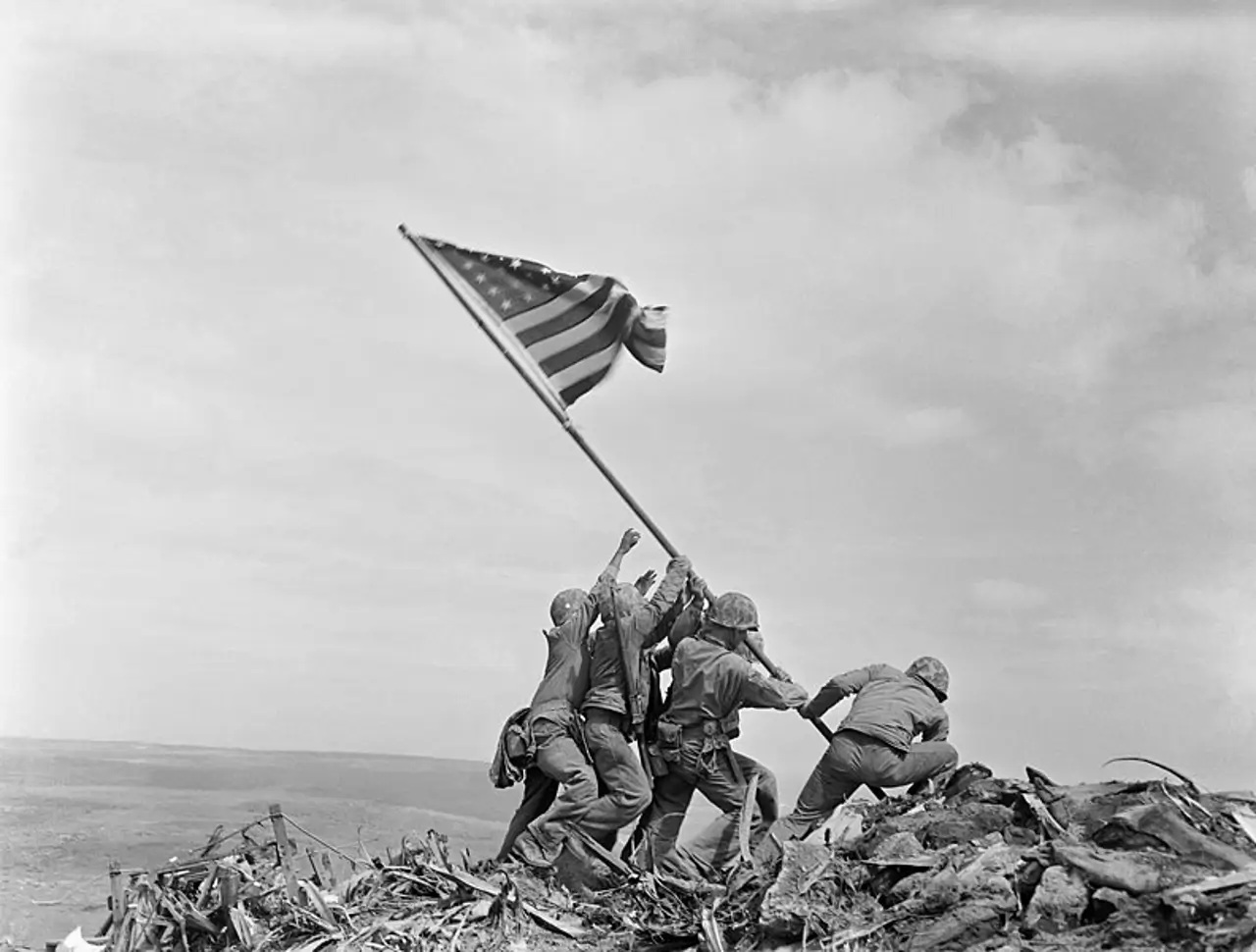 "Alzare la bandiera su Iwo Jima"